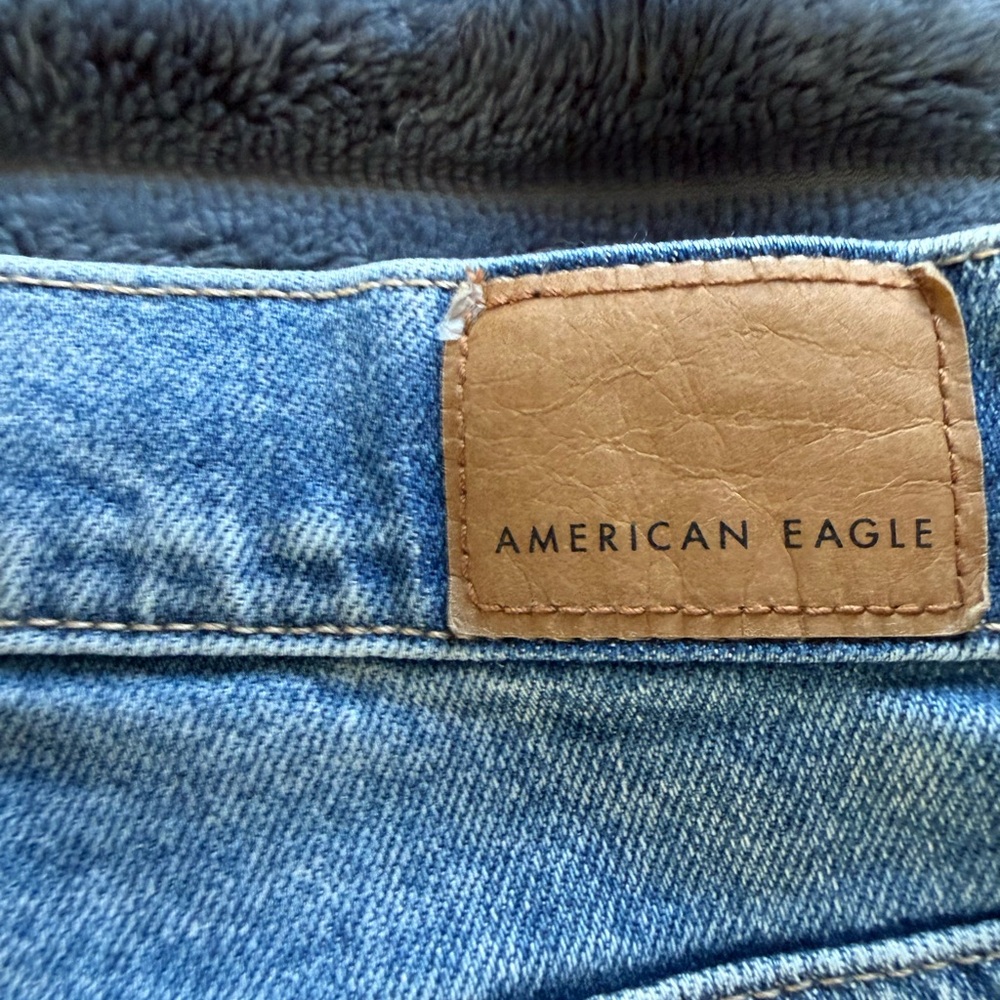 American Eagle Outfitters Relaxed Distressed Jeans - Blue and Cream - Picture 4 of 10